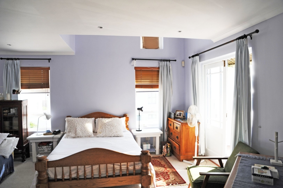 To Let 5 Bedroom Property for Rent in Paradise Beach Western Cape
